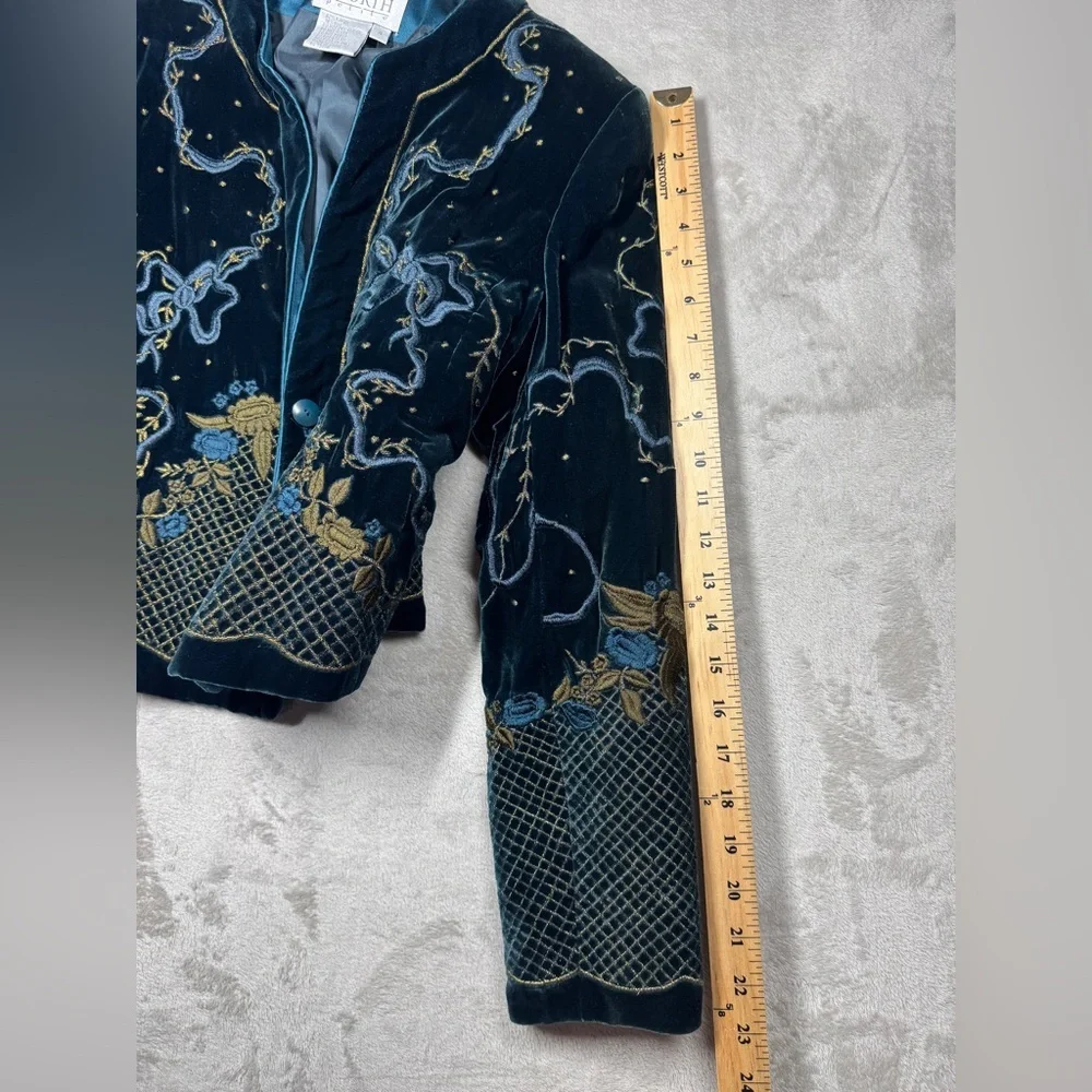 Vintage Worth Silk Blend Dark Teal Velvet Embroidered Celestial Blazer Size 4P - Picture 11 of 17